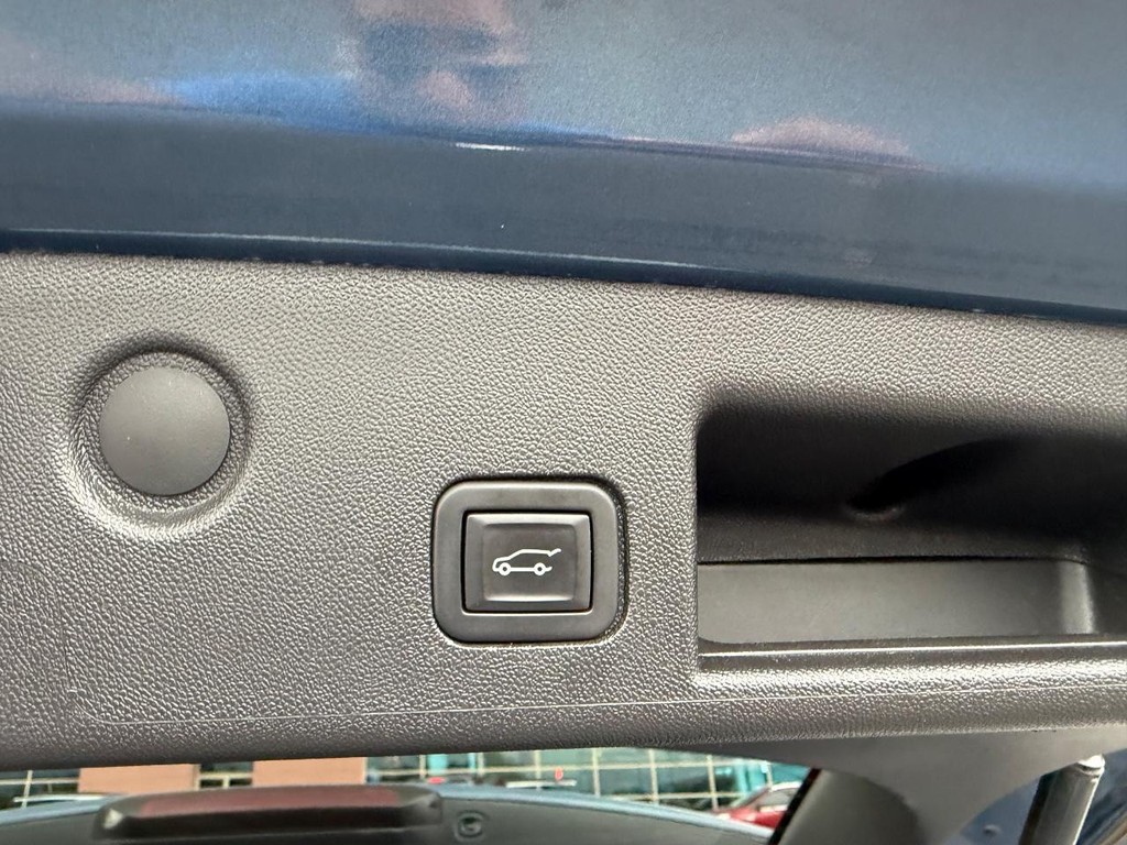 Chevrolet Equinox Vehicle Full-screen Gallery Image 06
