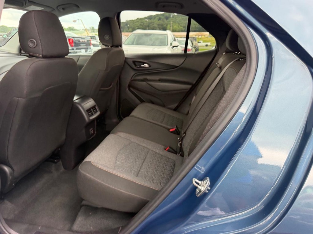 Chevrolet Equinox Vehicle Full-screen Gallery Image 10