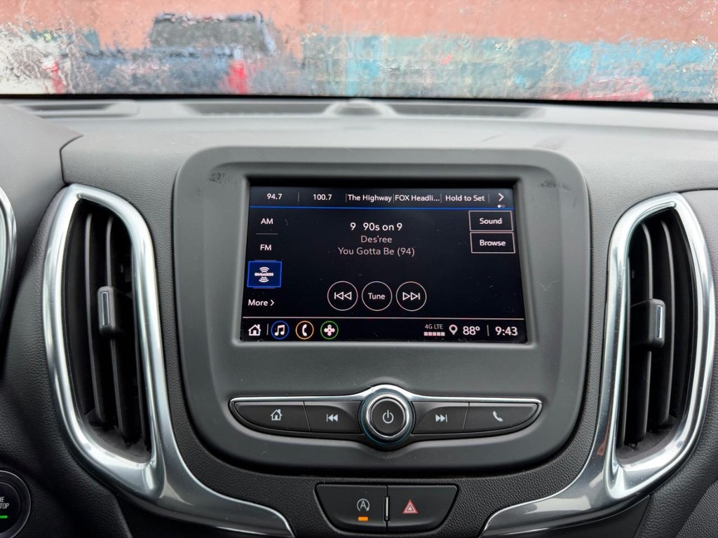 Chevrolet Equinox Vehicle Full-screen Gallery Image 15
