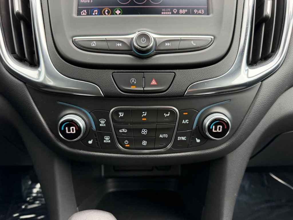 Chevrolet Equinox Vehicle Full-screen Gallery Image 16