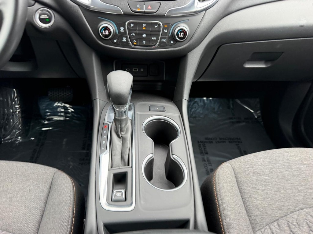 Chevrolet Equinox Vehicle Full-screen Gallery Image 17