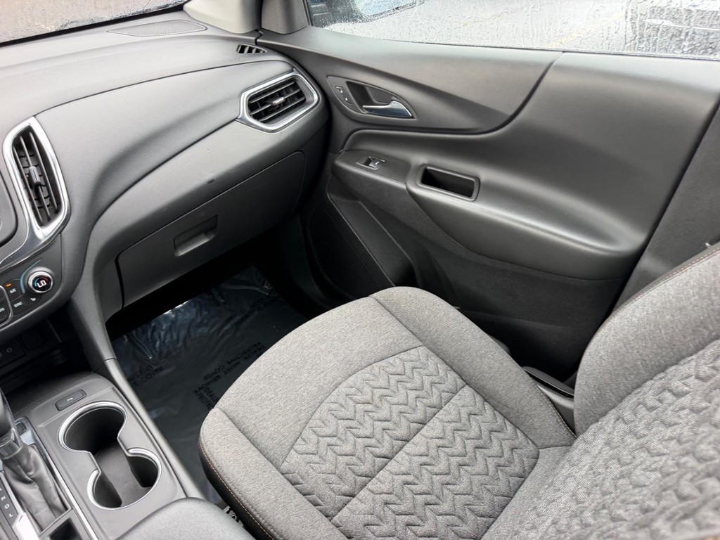 Chevrolet Equinox Vehicle Full-screen Gallery Image 18