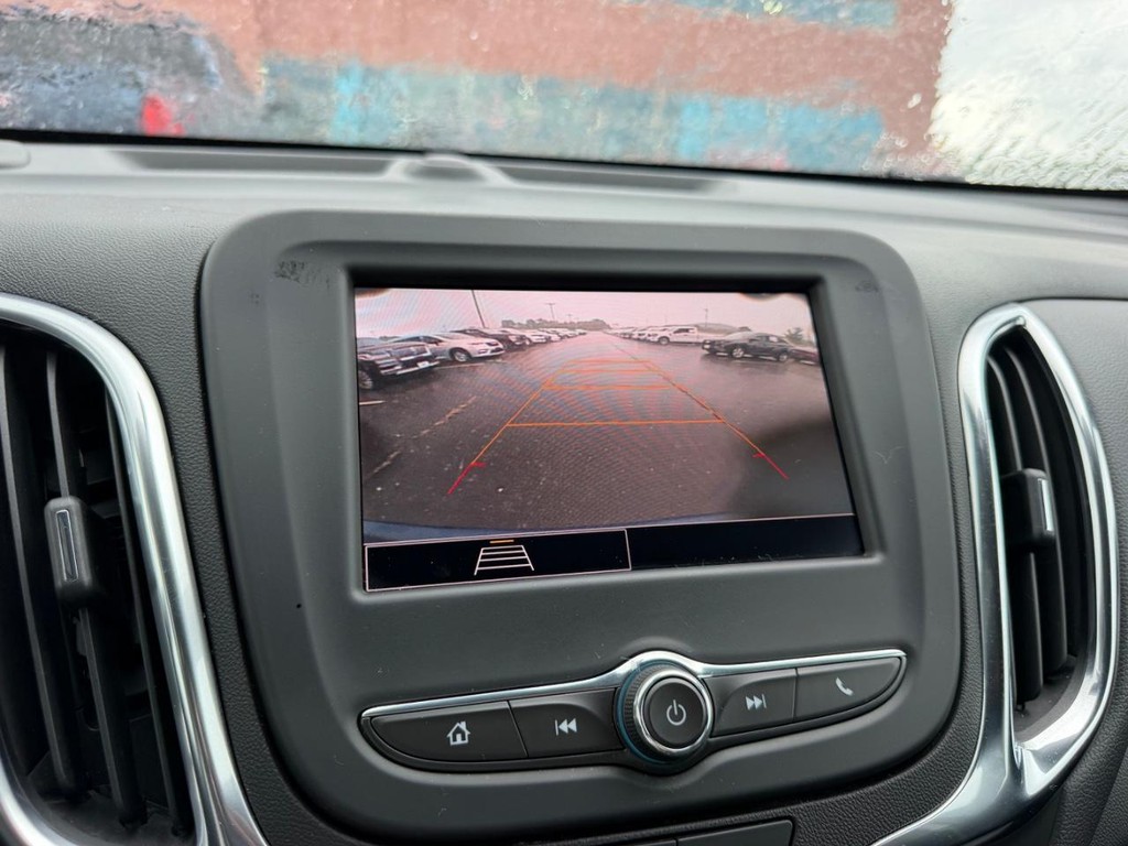 Chevrolet Equinox Vehicle Full-screen Gallery Image 21
