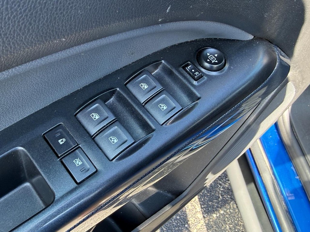 Chevrolet Colorado Vehicle Full-screen Gallery Image 16