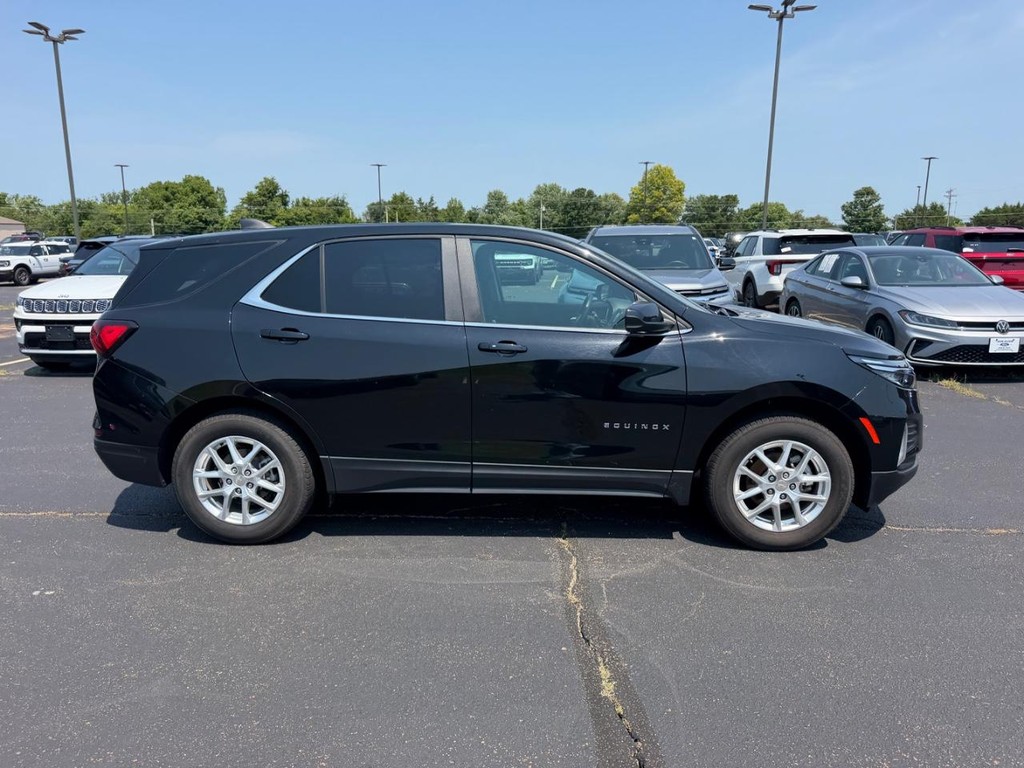 Chevrolet Equinox Vehicle Full-screen Gallery Image 02