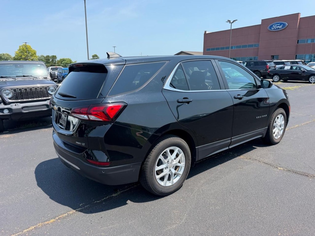 Chevrolet Equinox Vehicle Full-screen Gallery Image 03