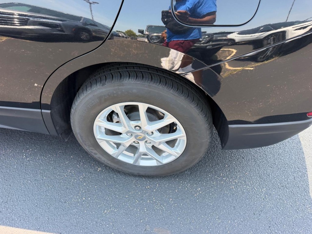 Chevrolet Equinox Vehicle Full-screen Gallery Image 07