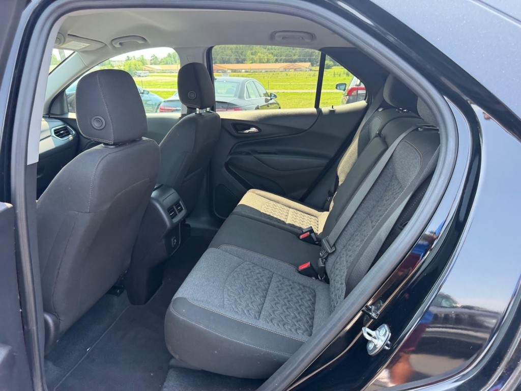 Chevrolet Equinox Vehicle Full-screen Gallery Image 10