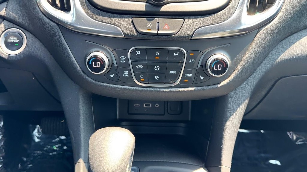 Chevrolet Equinox Vehicle Full-screen Gallery Image 16
