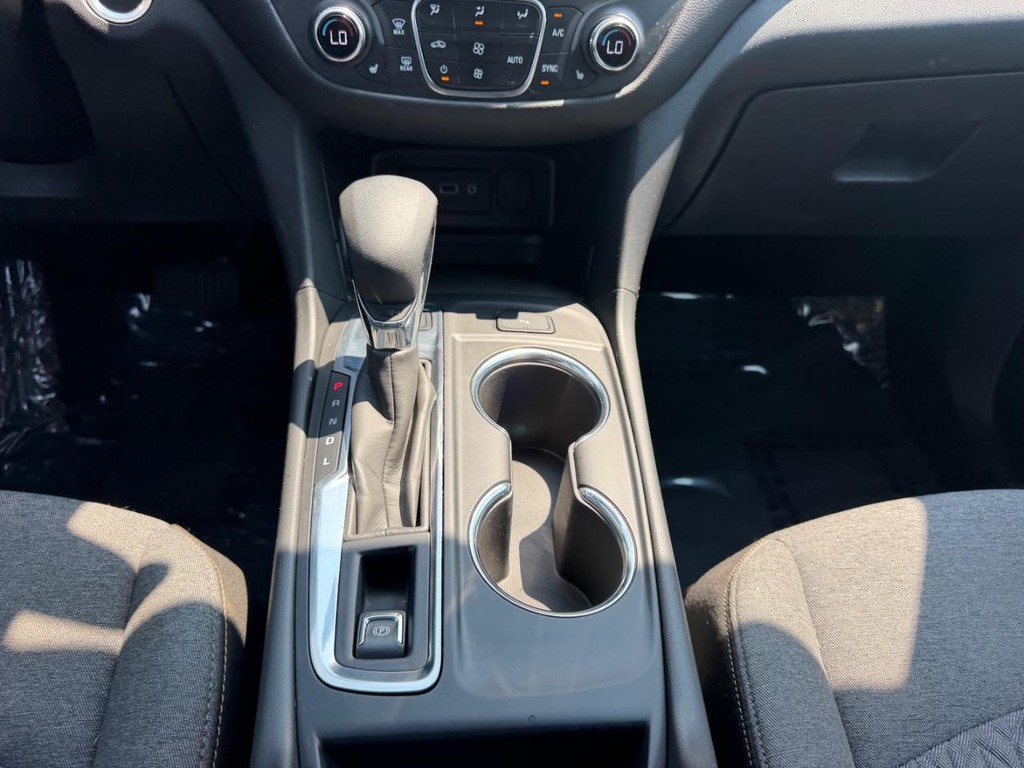 Chevrolet Equinox Vehicle Full-screen Gallery Image 17