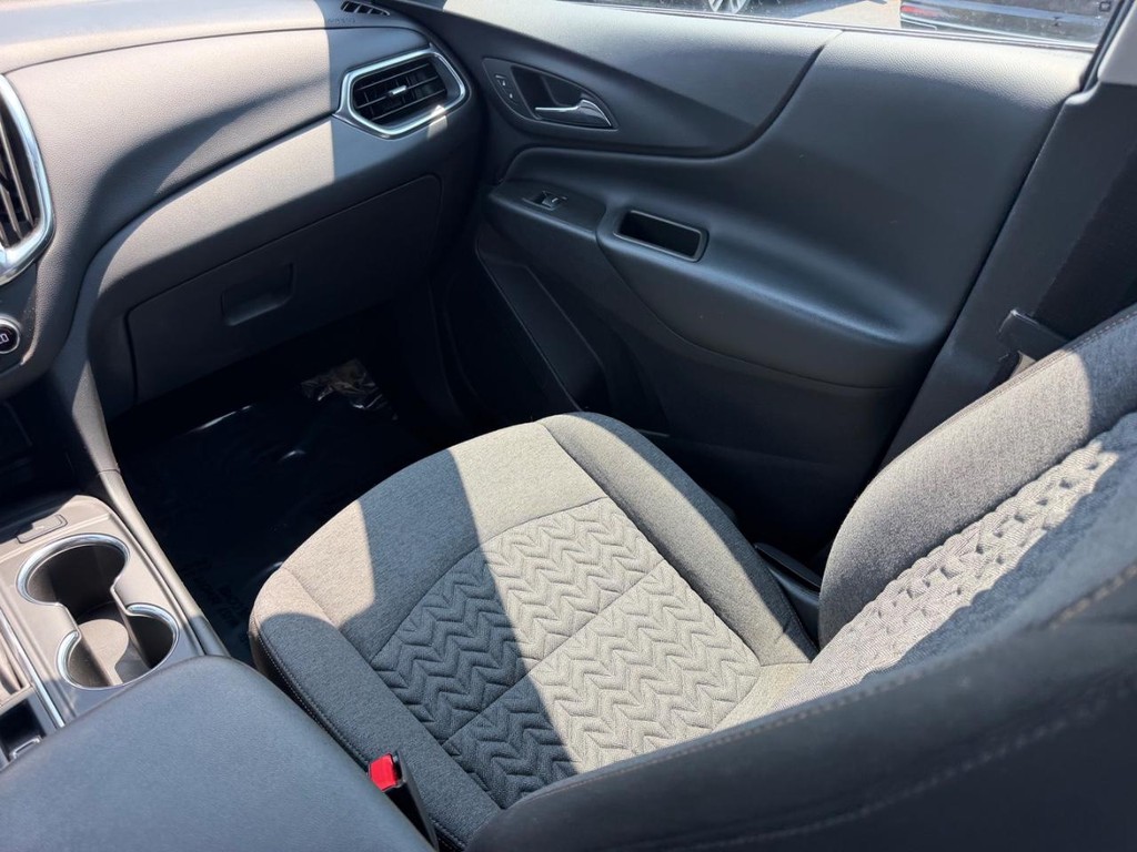 Chevrolet Equinox Vehicle Full-screen Gallery Image 18