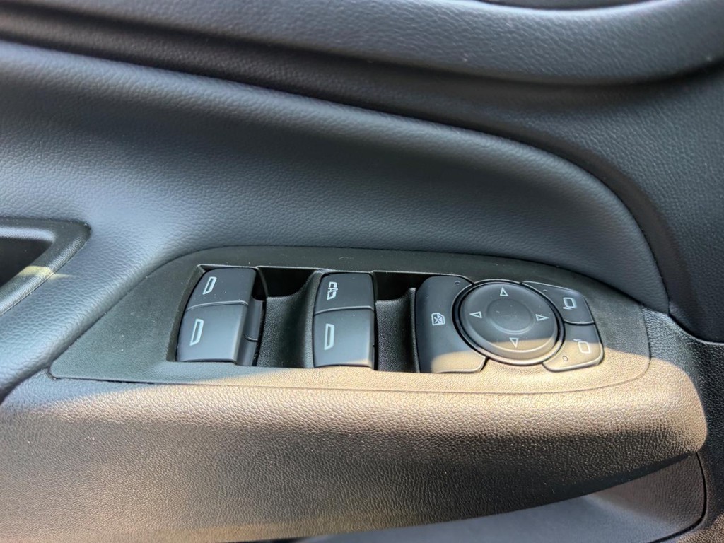 Chevrolet Equinox Vehicle Full-screen Gallery Image 19