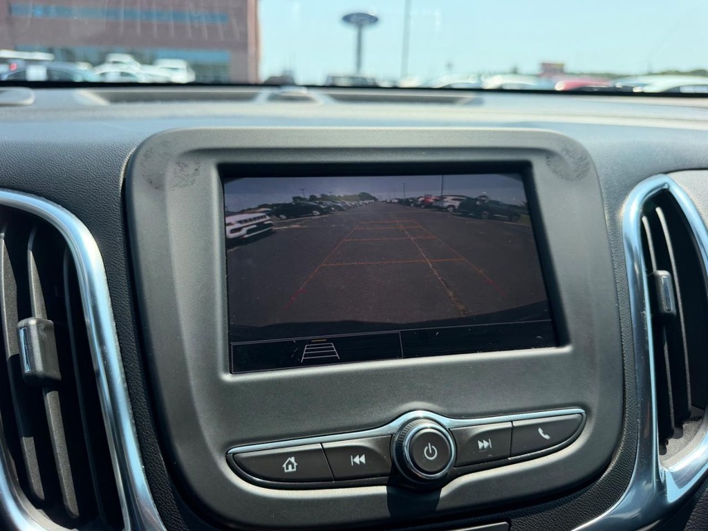 Chevrolet Equinox Vehicle Full-screen Gallery Image 22