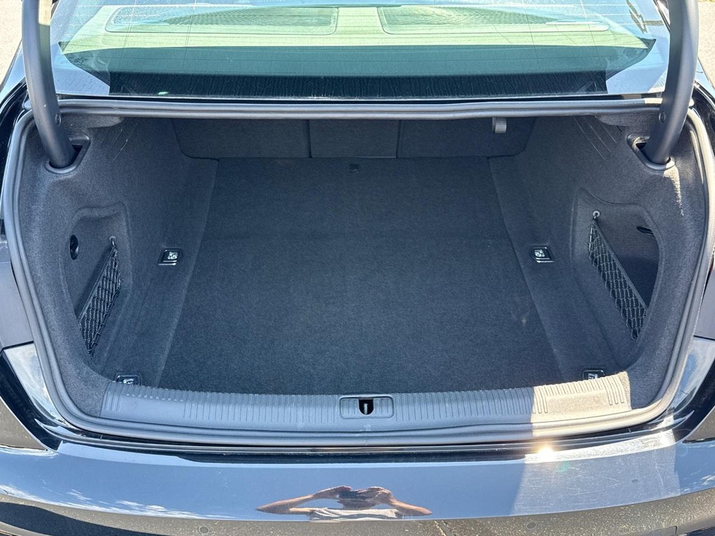 Audi A4 Sedan Vehicle Full-screen Gallery Image 04
