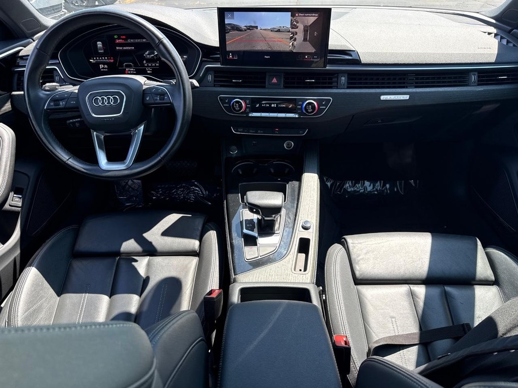 Audi A4 Sedan Vehicle Full-screen Gallery Image 11