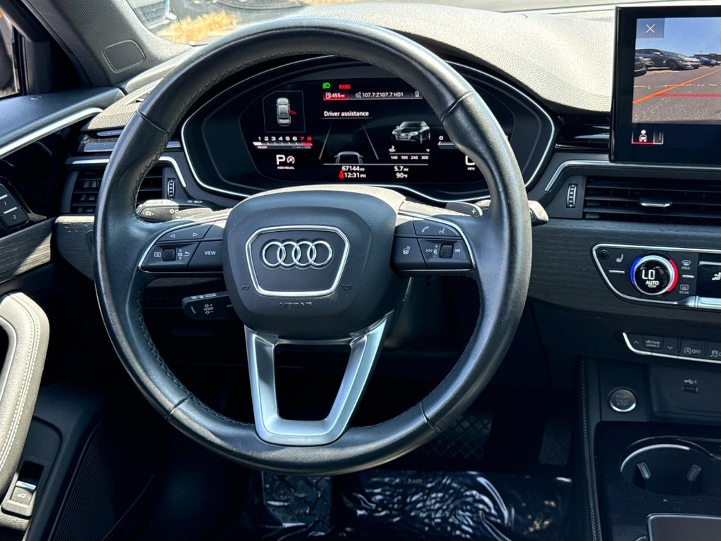 Audi A4 Sedan Vehicle Full-screen Gallery Image 12