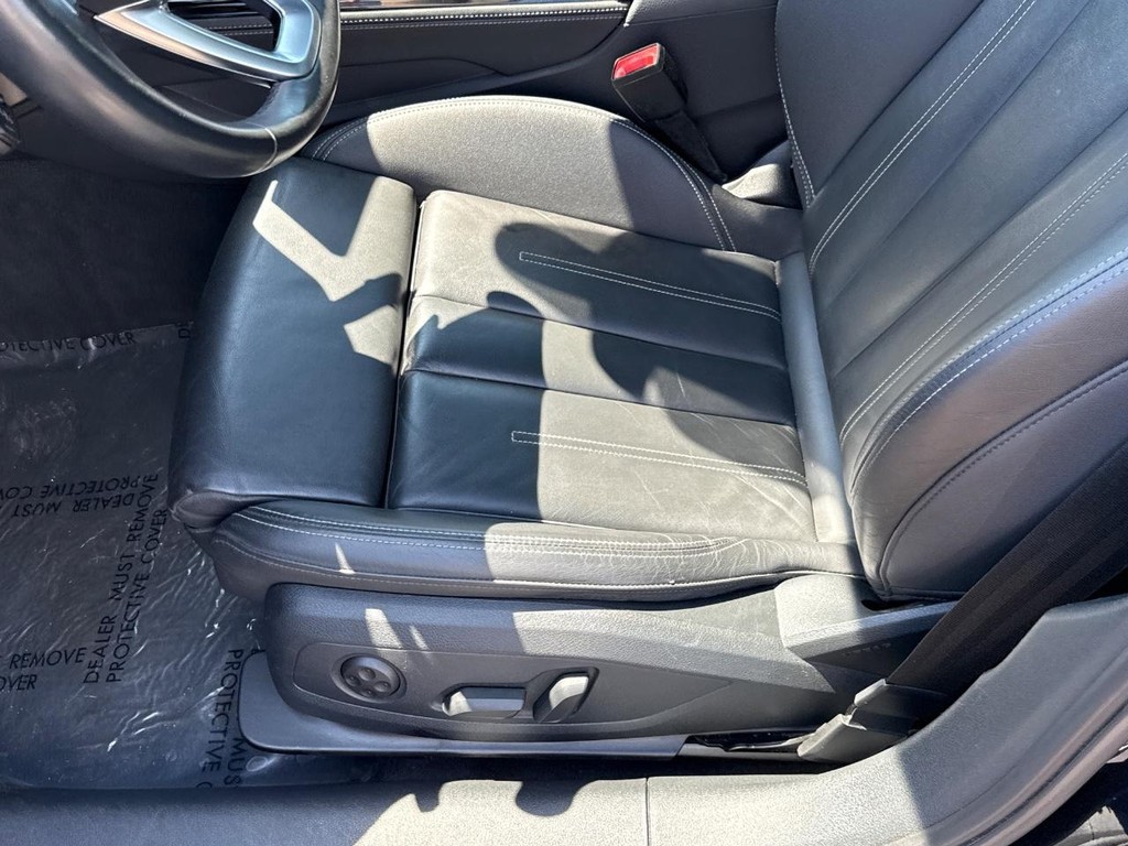 Audi A4 Sedan Vehicle Full-screen Gallery Image 17