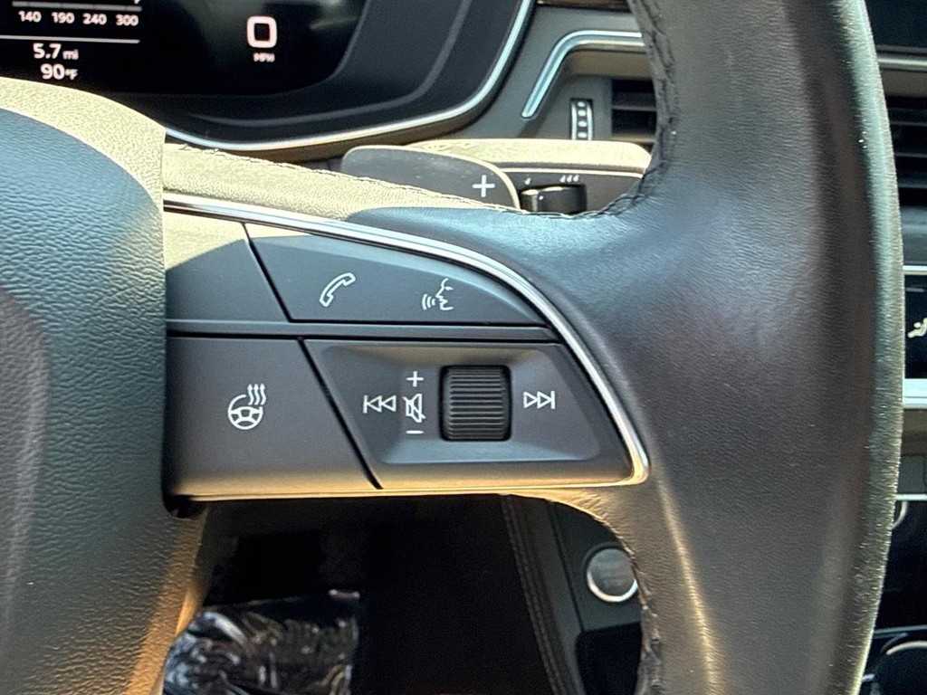 Audi A4 Sedan Vehicle Full-screen Gallery Image 19