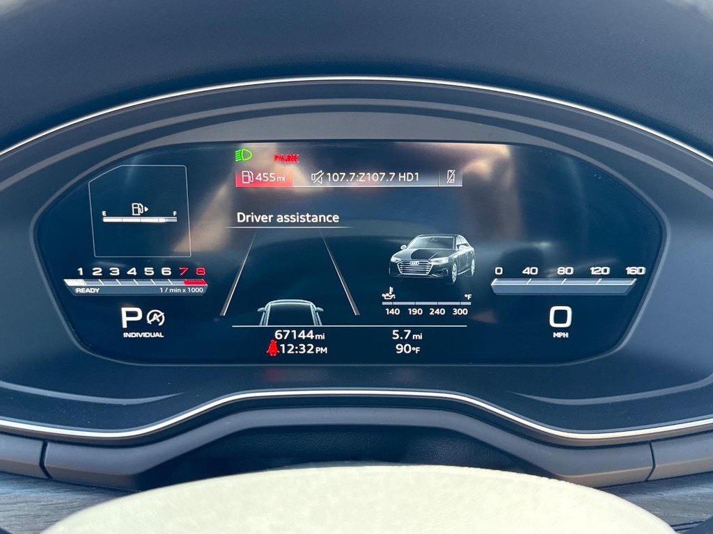 Audi A4 Sedan Vehicle Full-screen Gallery Image 20