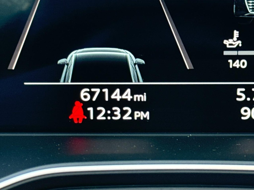 Audi A4 Sedan Vehicle Full-screen Gallery Image 21