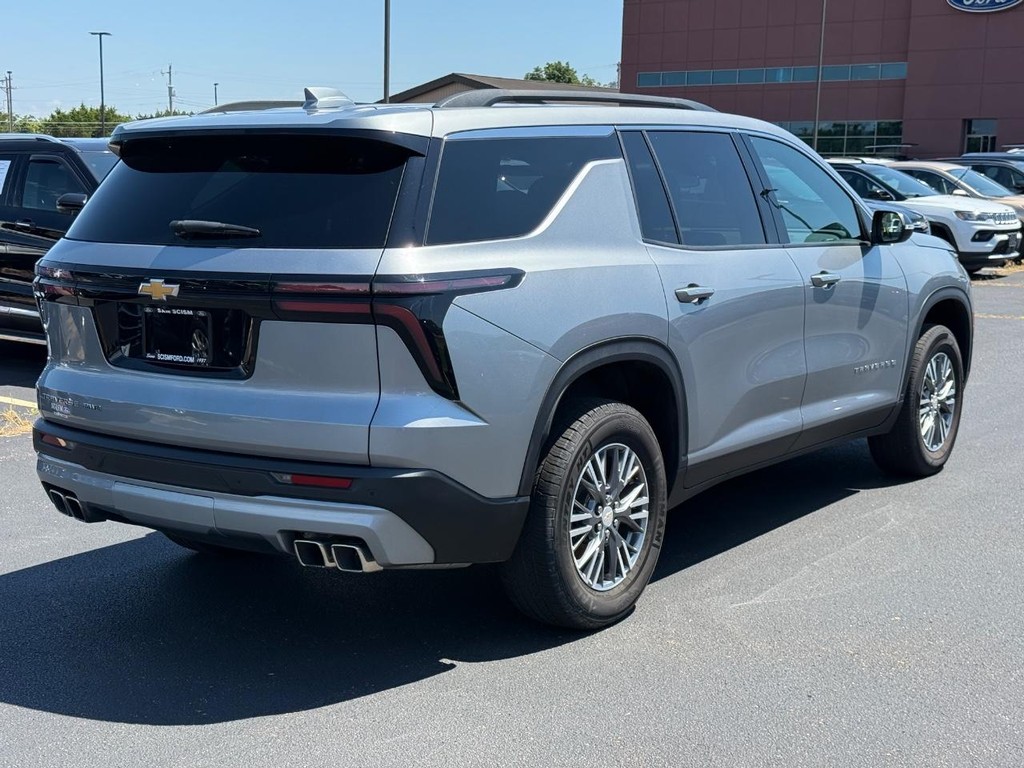 Chevrolet Traverse Vehicle Full-screen Gallery Image 03