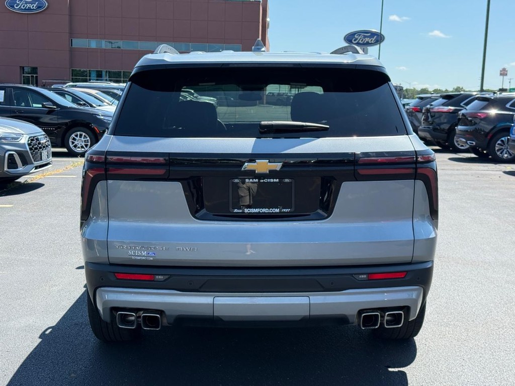 Chevrolet Traverse Vehicle Full-screen Gallery Image 05