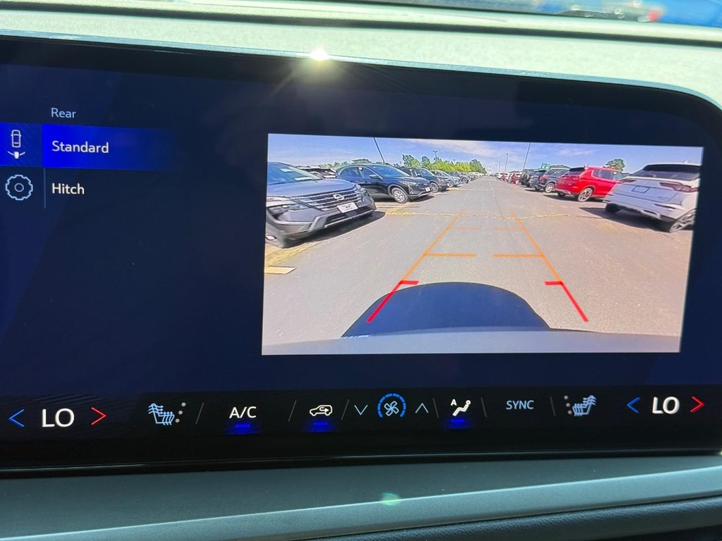 Chevrolet Traverse Vehicle Full-screen Gallery Image 22
