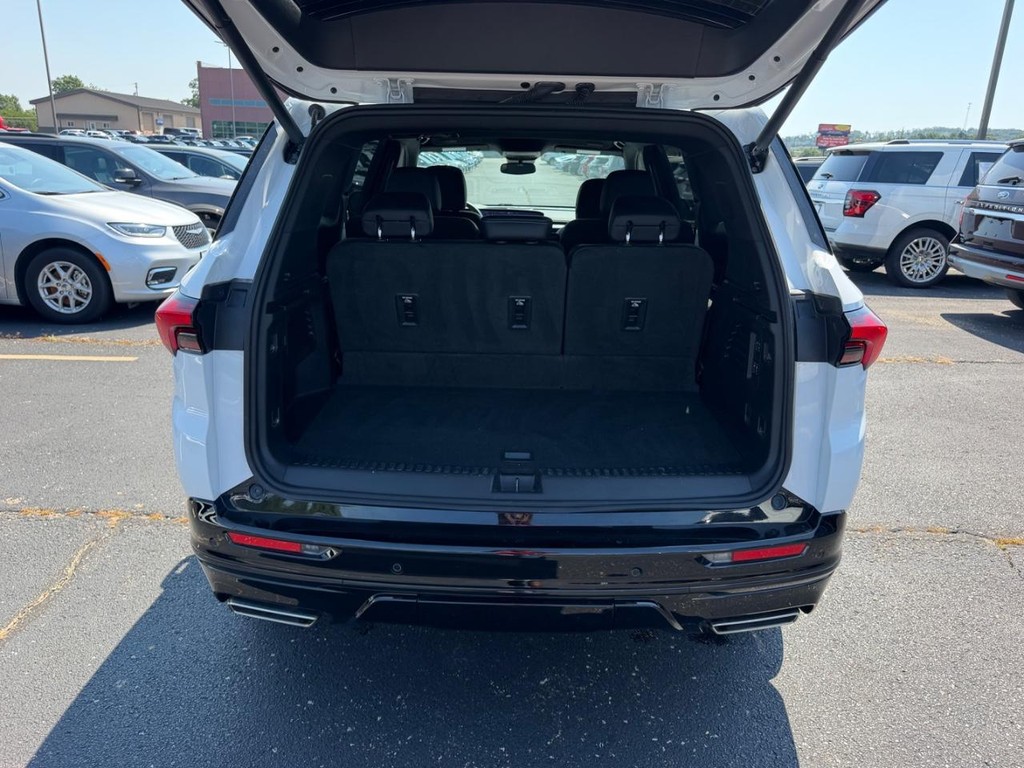 Buick Enclave Vehicle Full-screen Gallery Image 05