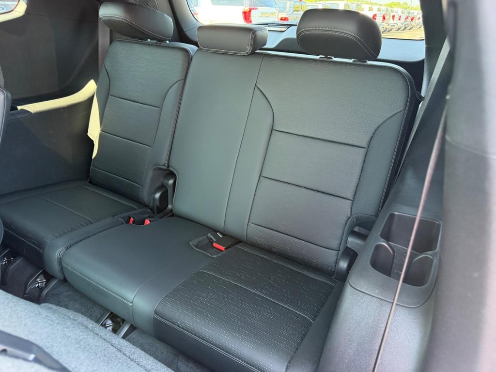 Buick Enclave Vehicle Full-screen Gallery Image 10