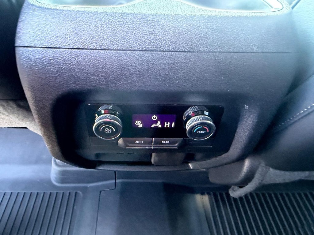Buick Enclave Vehicle Full-screen Gallery Image 12