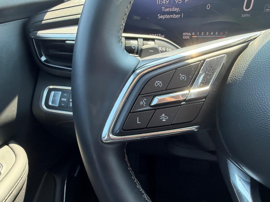 Buick Enclave Vehicle Full-screen Gallery Image 15