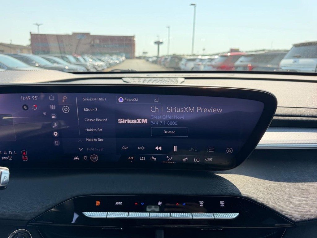 Buick Enclave Vehicle Full-screen Gallery Image 18