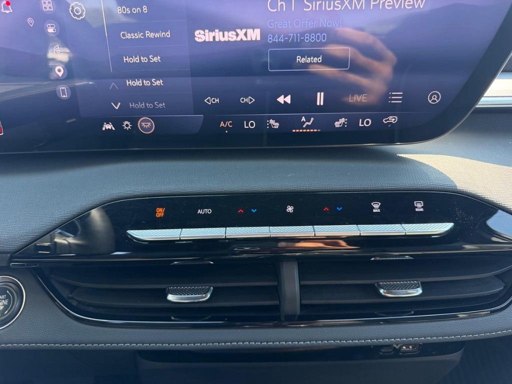 Buick Enclave Vehicle Full-screen Gallery Image 19
