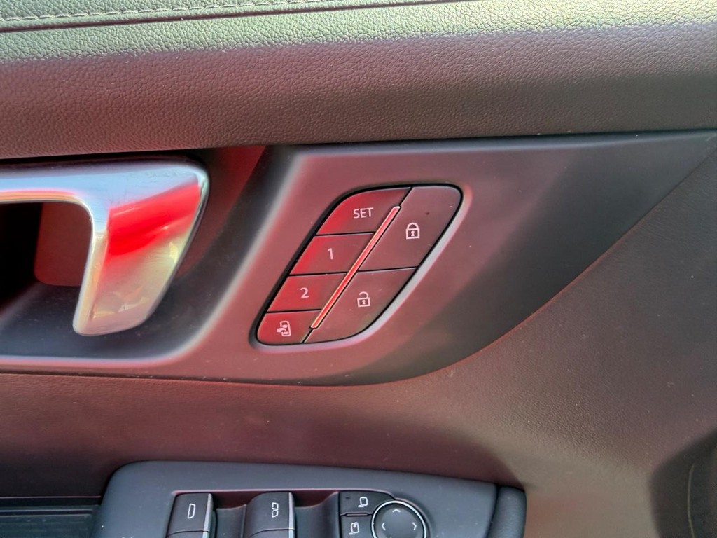 Buick Enclave Vehicle Full-screen Gallery Image 22