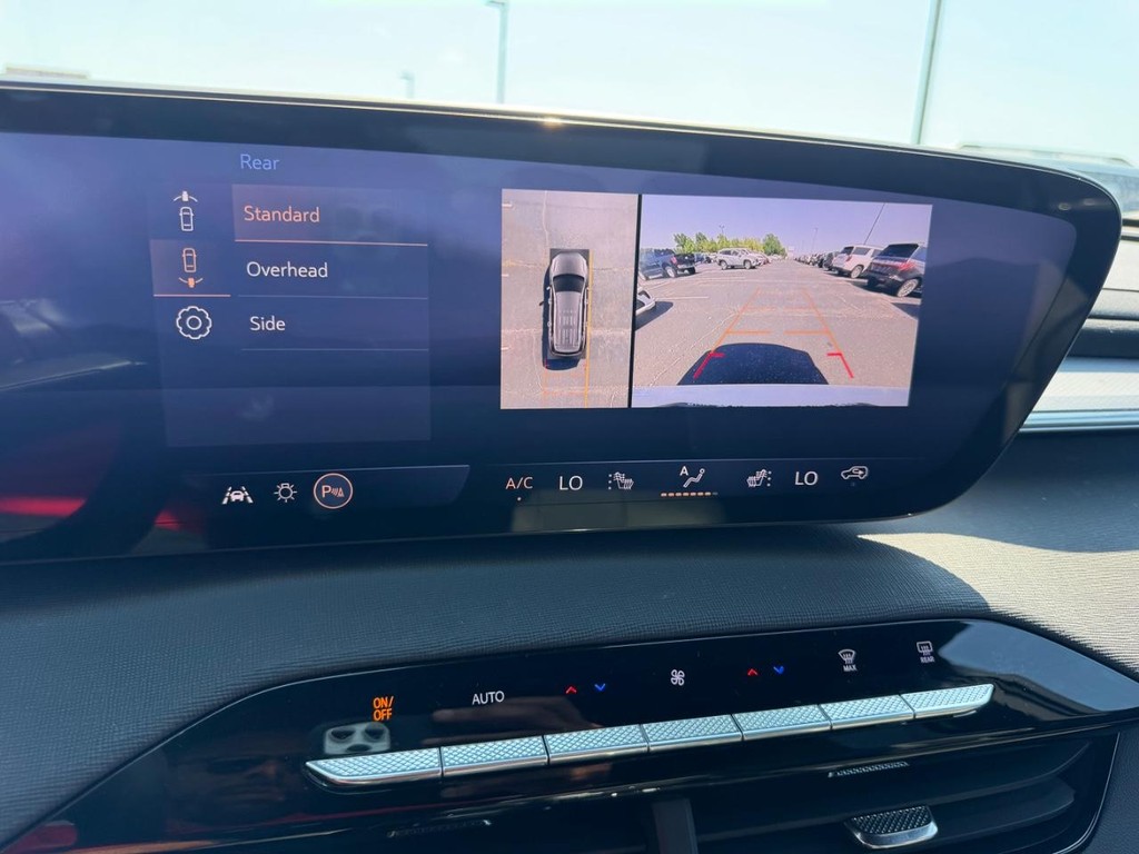 Buick Enclave Vehicle Full-screen Gallery Image 25