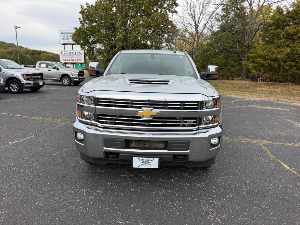 Chevrolet Silverado 2500HD Vehicle Full-screen Gallery Image 08