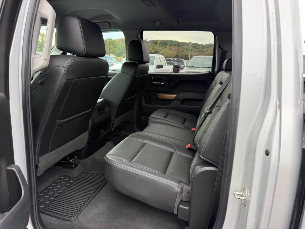 Chevrolet Silverado 2500HD Vehicle Full-screen Gallery Image 09