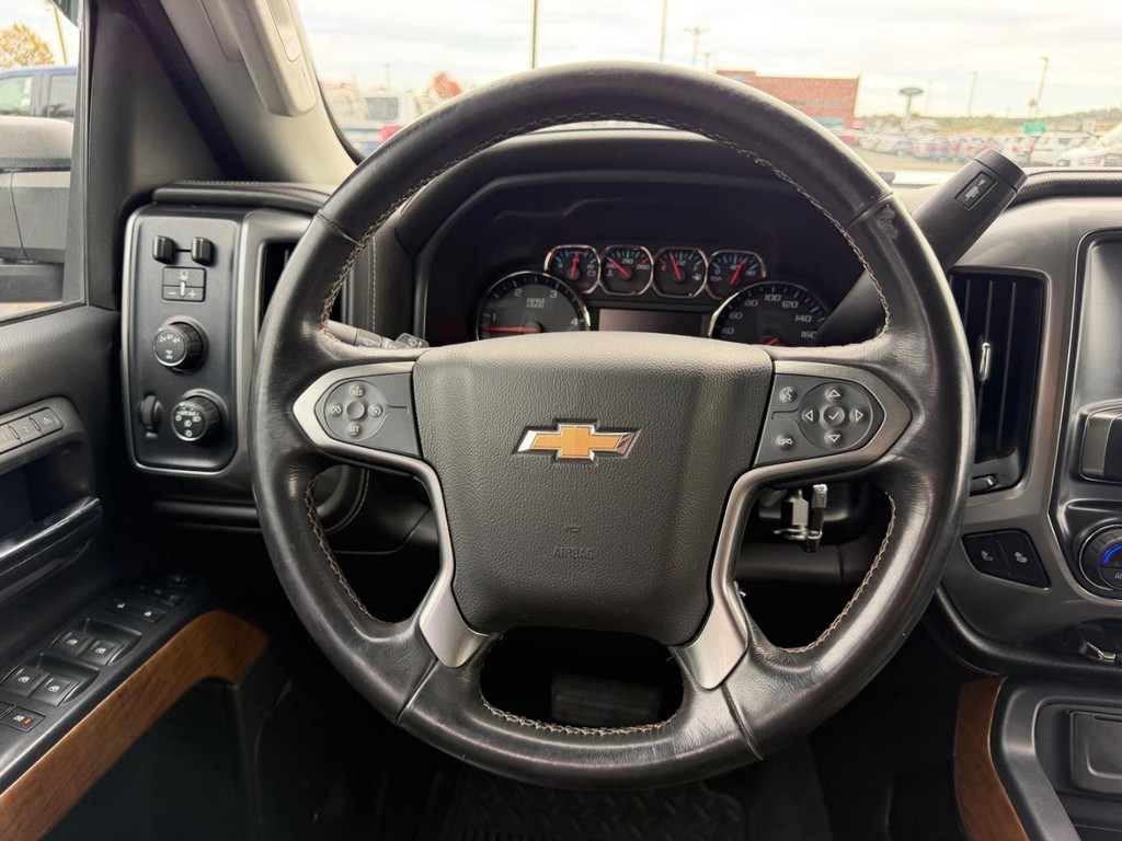 Chevrolet Silverado 2500HD Vehicle Full-screen Gallery Image 11