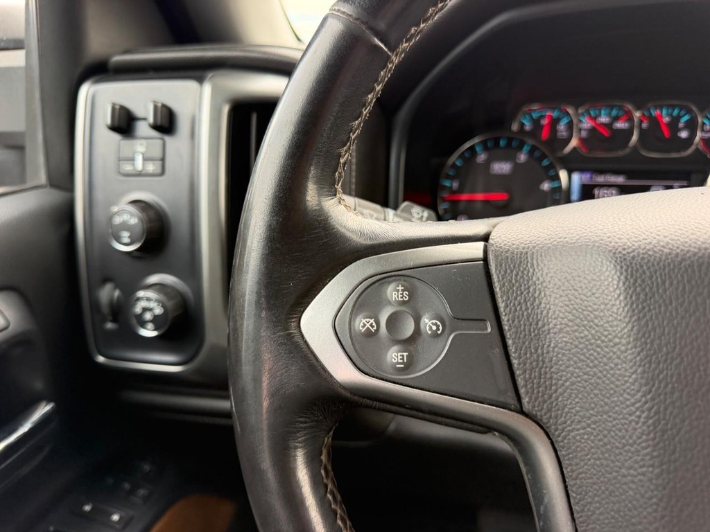 Chevrolet Silverado 2500HD Vehicle Full-screen Gallery Image 12