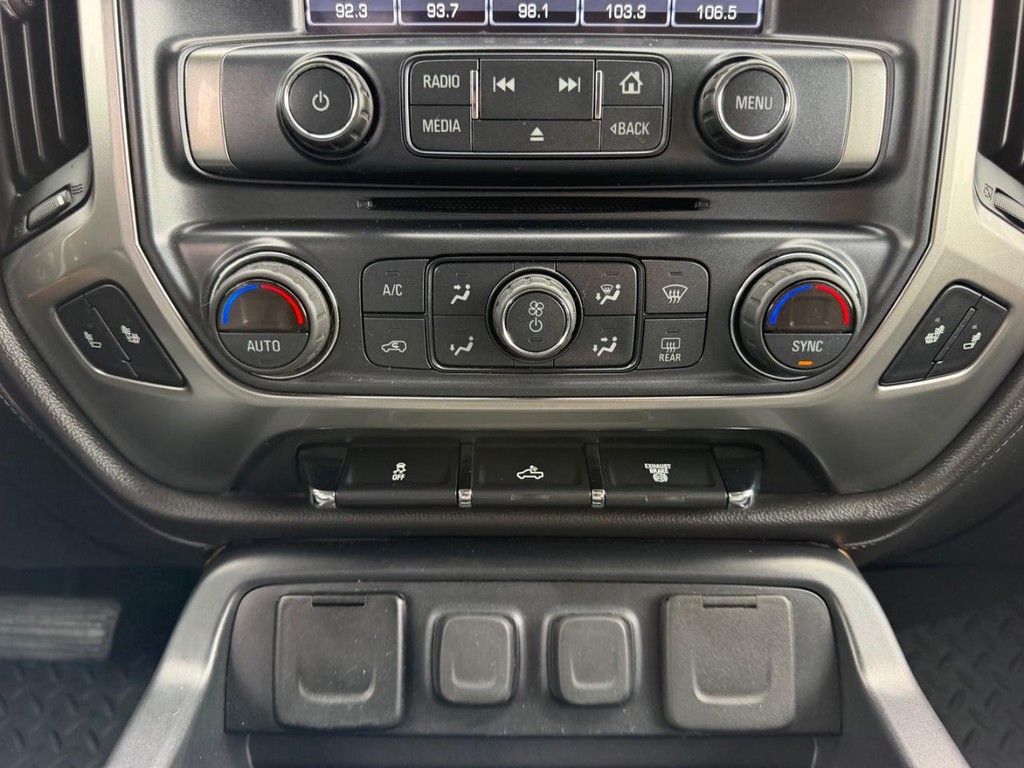 Chevrolet Silverado 2500HD Vehicle Full-screen Gallery Image 15