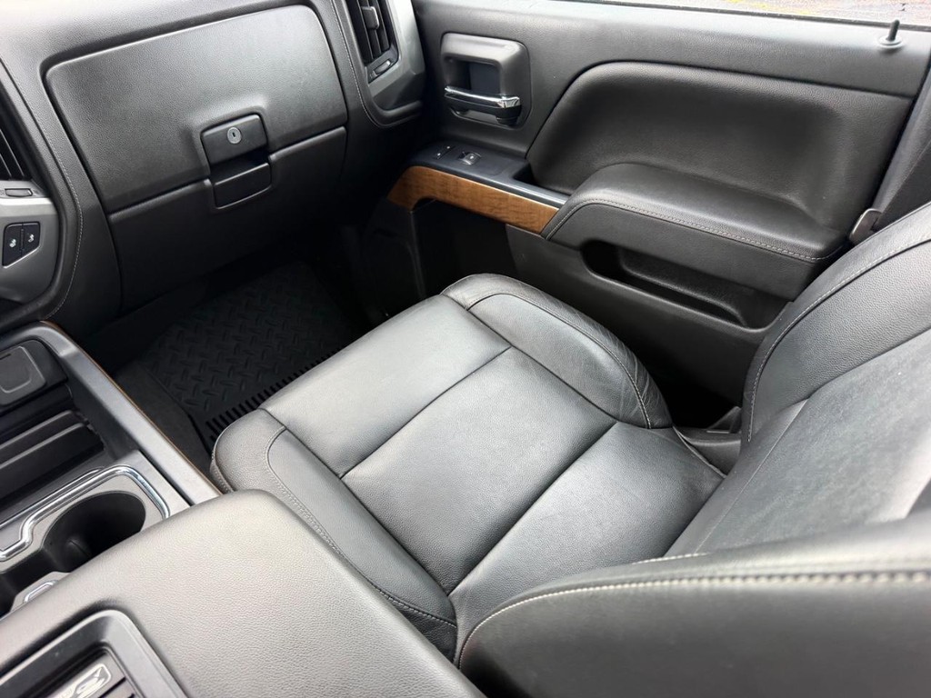 Chevrolet Silverado 2500HD Vehicle Full-screen Gallery Image 16