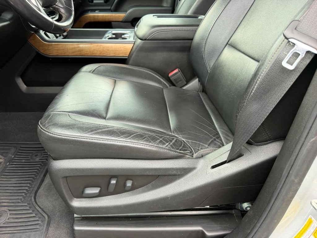 Chevrolet Silverado 2500HD Vehicle Full-screen Gallery Image 19