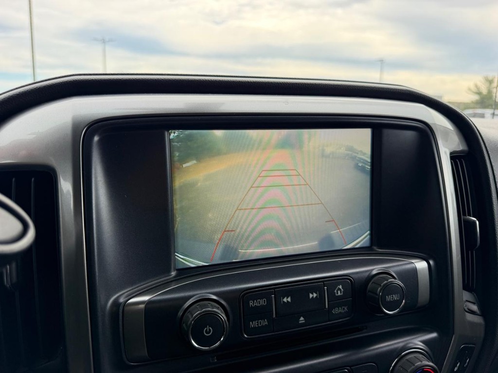 Chevrolet Silverado 2500HD Vehicle Full-screen Gallery Image 21
