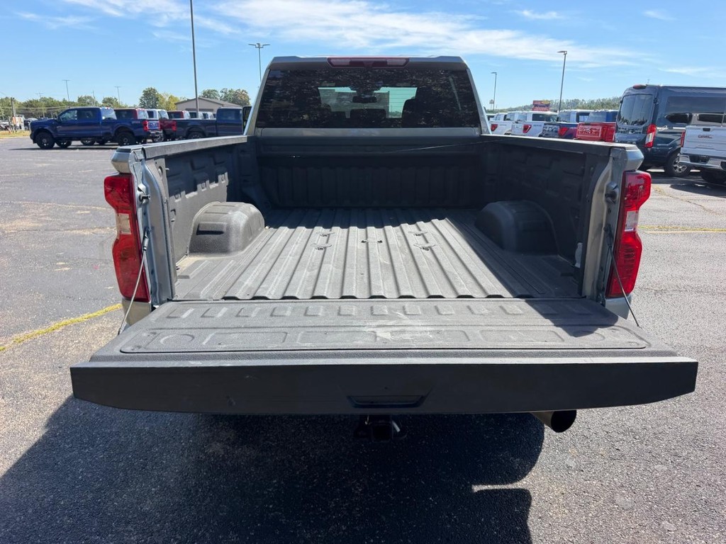 Chevrolet Silverado 2500HD Vehicle Full-screen Gallery Image 05