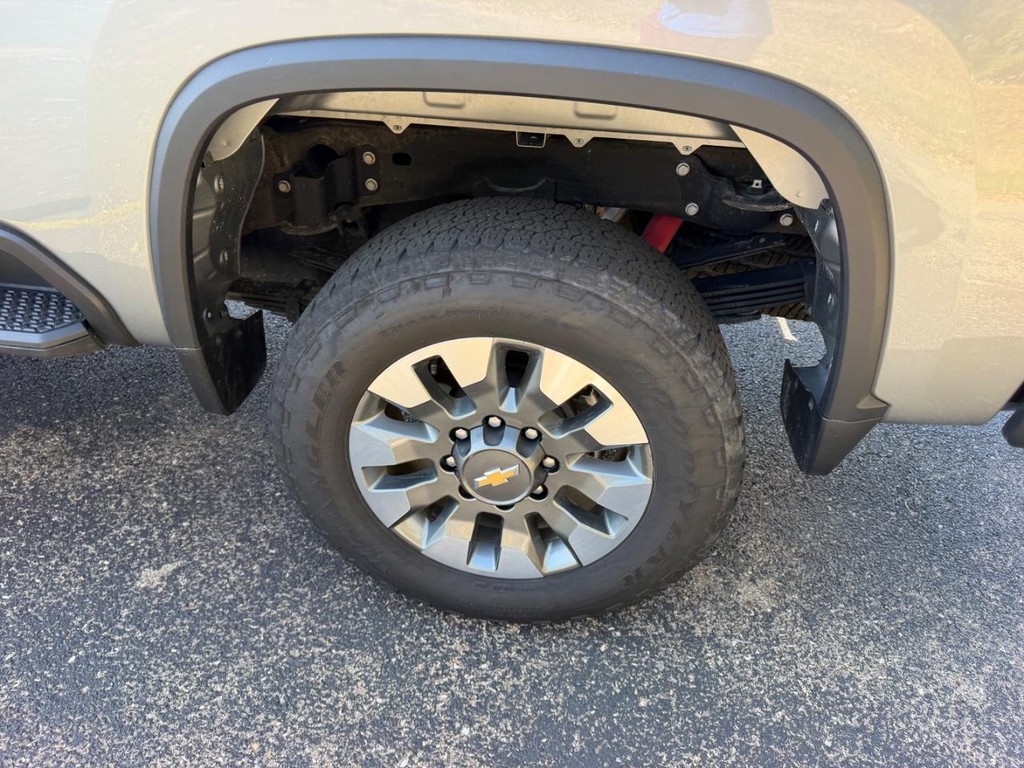 Chevrolet Silverado 2500HD Vehicle Full-screen Gallery Image 06