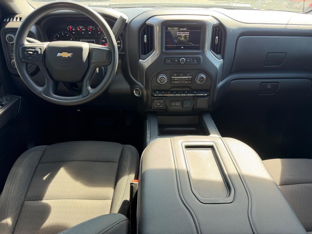 Chevrolet Silverado 2500HD Vehicle Full-screen Gallery Image 10