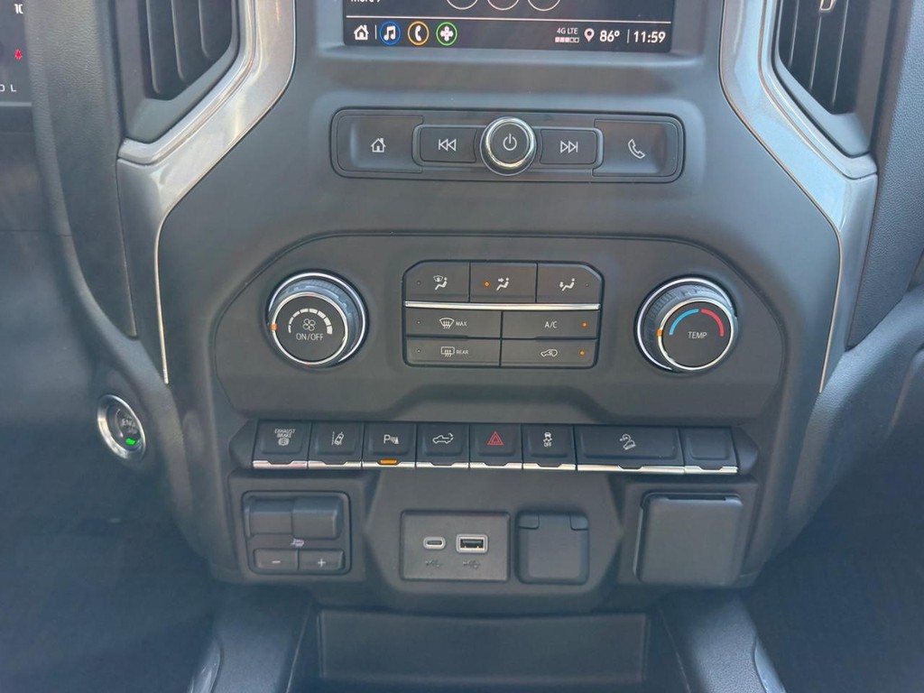 Chevrolet Silverado 2500HD Vehicle Full-screen Gallery Image 14
