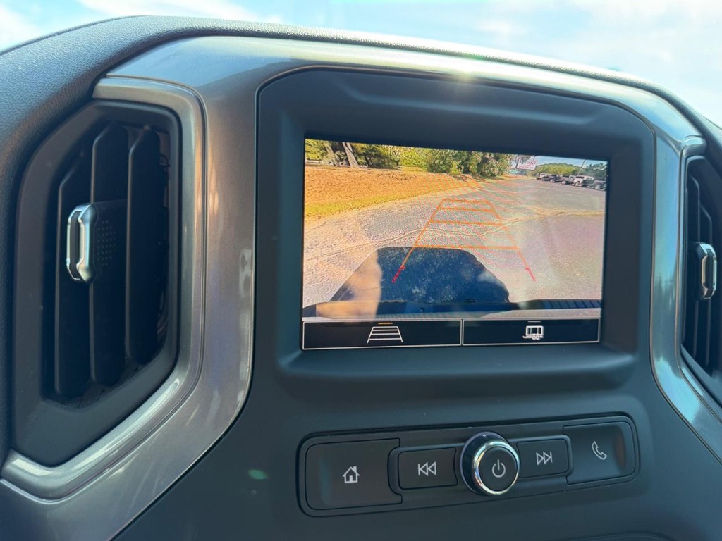 Chevrolet Silverado 2500HD Vehicle Full-screen Gallery Image 19