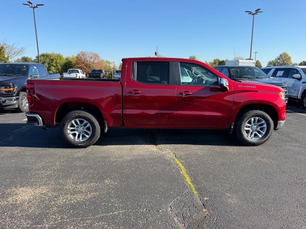 Chevrolet Silverado 1500 Vehicle Full-screen Gallery Image 02
