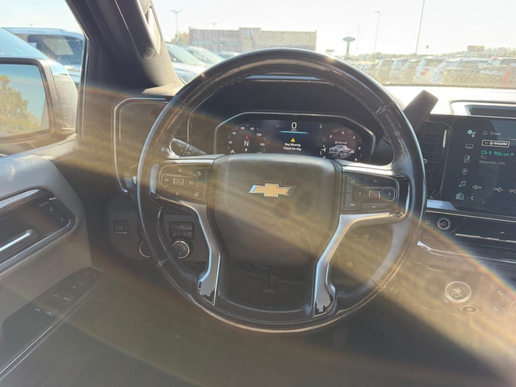 Chevrolet Silverado 1500 Vehicle Full-screen Gallery Image 11